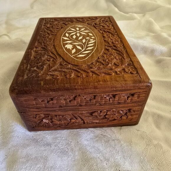 Vintage Handcrafted Wooden Jewelry Box With Intricate Floral Design - Picture 10 of 12